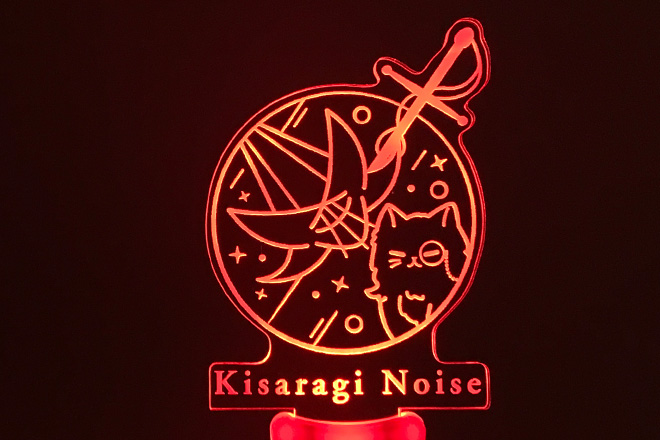 光を美しく映すラインが際立つアクリルペンライト