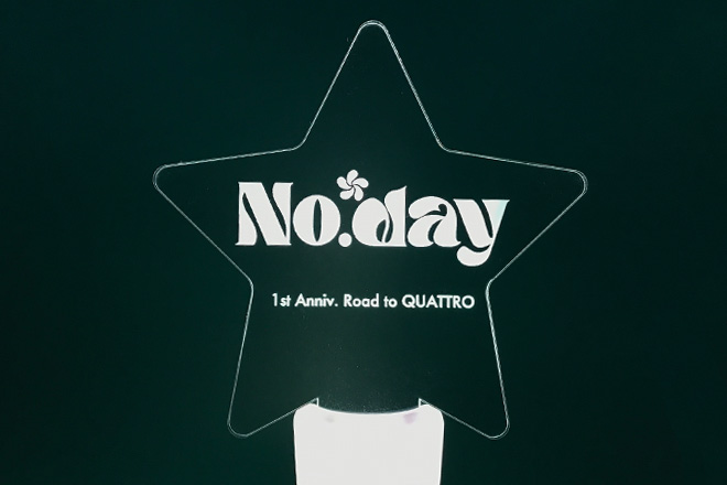 星型デザインと丸みのあるフォントが印象的なペンライト