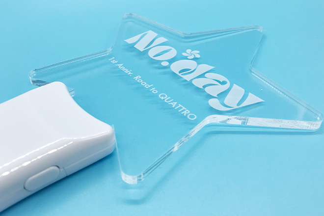 星型デザインと丸みのあるフォントが印象的なペンライト