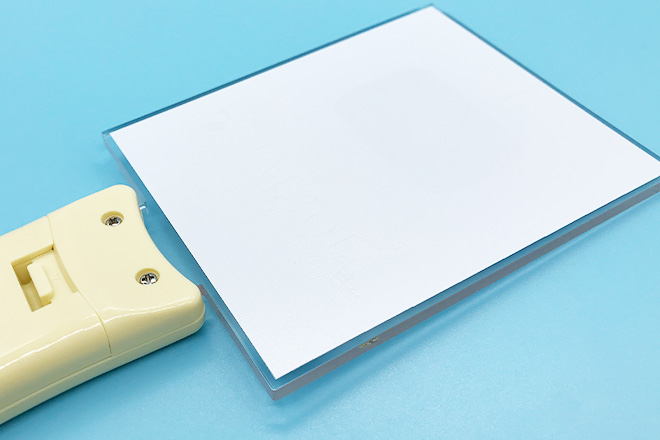 グレーの背景に映える豪華なデザインのペンライト