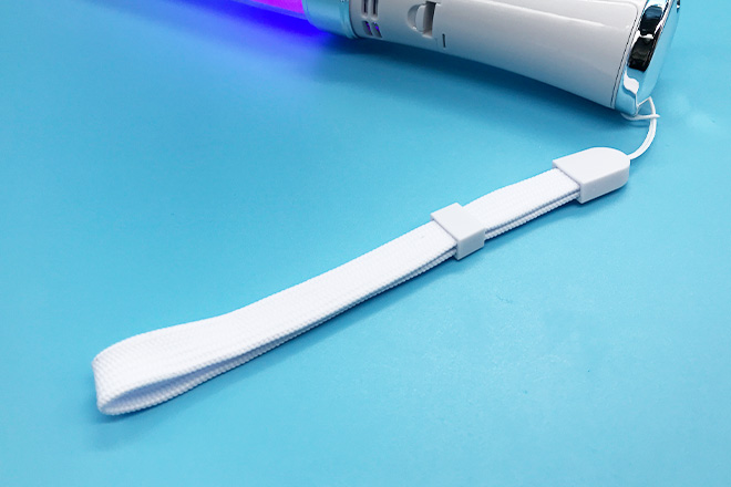 両面で違うメッセージを楽しめるスティック型ペンライト