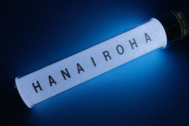 両面で違うメッセージを楽しめるスティック型ペンライト