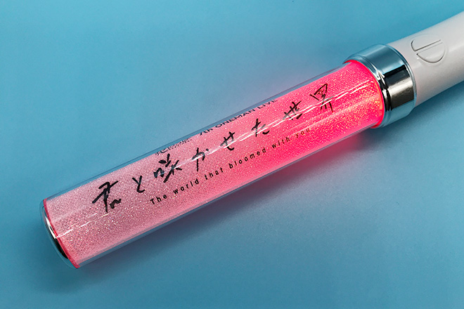 両面で違うメッセージを楽しめるスティック型ペンライト