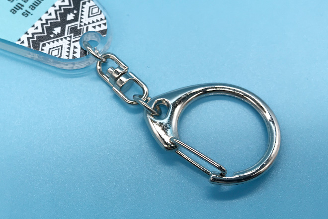 水色とブラックのコントラストが映える肉球モーテルキー