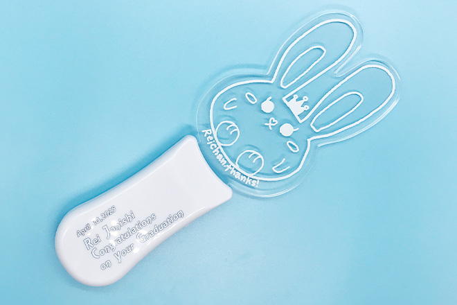 手書き風のウサギがやさしく光るアクリルペンライト