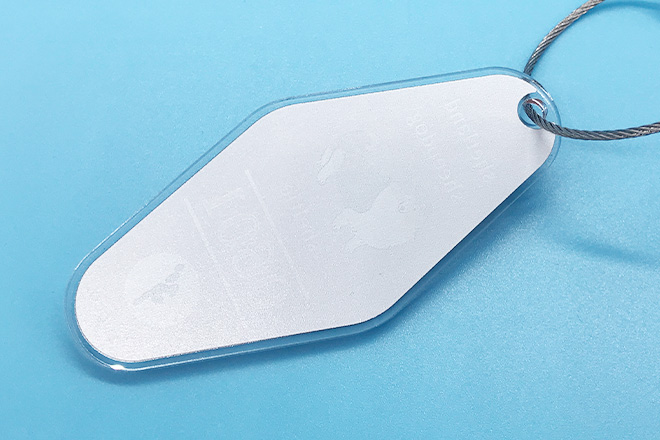 犬モチーフとブラウンがやさしく調和するモーテルキー