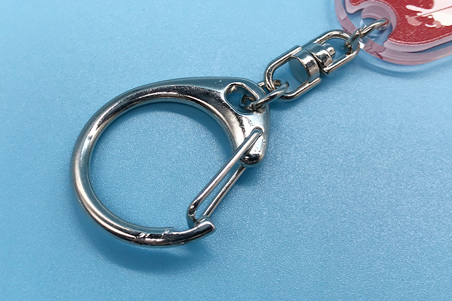 コーヒーカップとスイーツが彩るレトロ喫茶風のモーテルキー