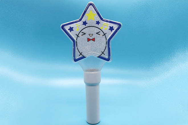 キャラクターと装飾柄が彩る星形の立体ペンライト