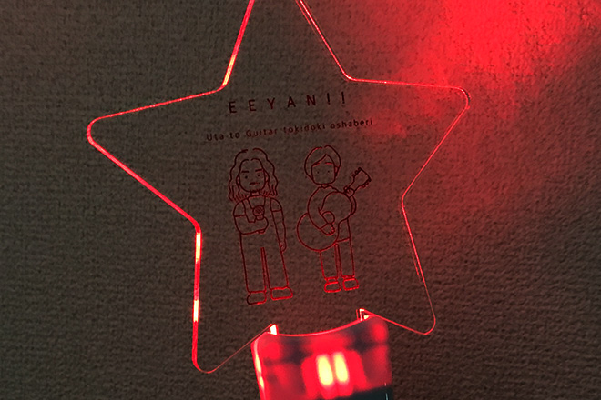 優しい線画イラストが輝く星形ペンライト