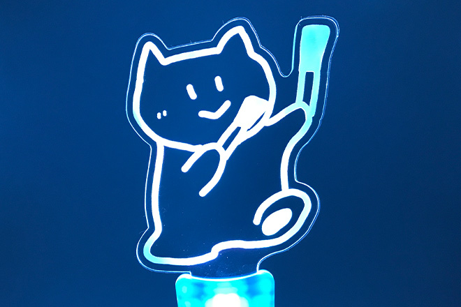 手書き風キャラクターが軽やかに踊るペンライト