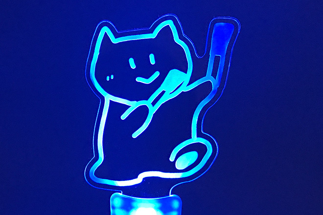 手書き風キャラクターが軽やかに踊るペンライト