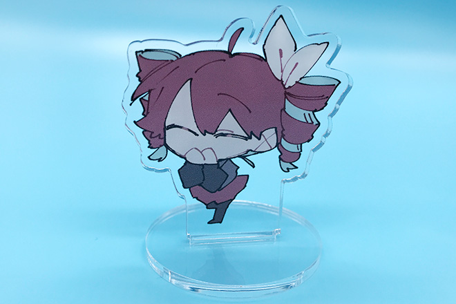 淡いカラーがキャラクターの笑顔を彩るアクリルスタンド