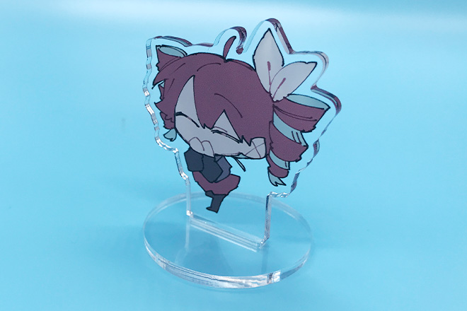 淡いカラーがキャラクターの笑顔を彩るアクリルスタンド