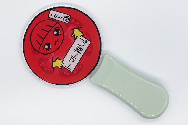 真っ赤なトマトを思わせるデザインのグリーングリップペンライト