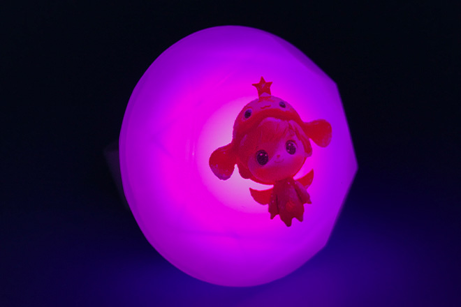 大きな瞳のちびキャラが輝くダイヤ型リングライト