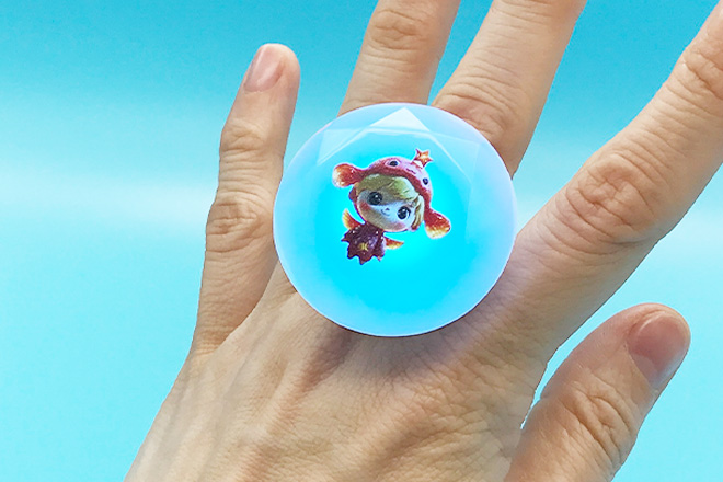 大きな瞳のちびキャラが輝くダイヤ型リングライト