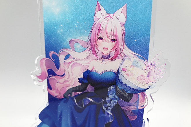 青とピンクの色彩で魅せる女性イラストのアクリルスタンド