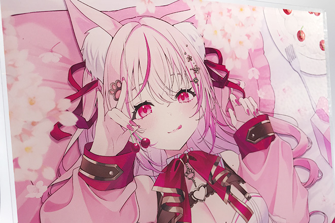 青とピンクの対比カラーで魅せる！美しい女性を描いたアクリルパネル