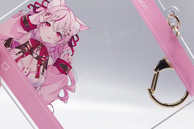大型サイズの存在感！ピンクカラーがかわいい女の子アクリルキーホルダー