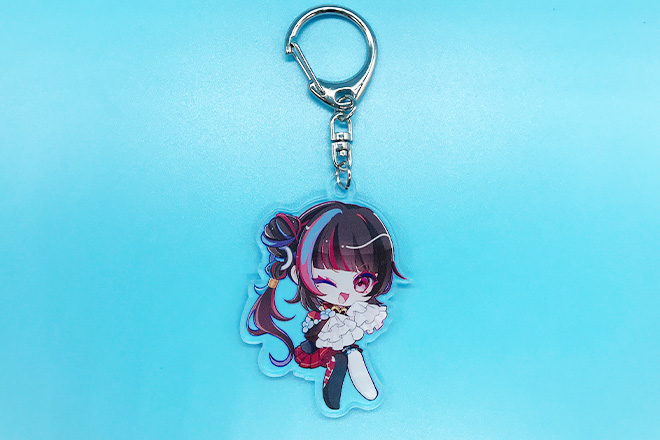 大きな瞳の女の子がかわいいアクリルキーホルダー2種